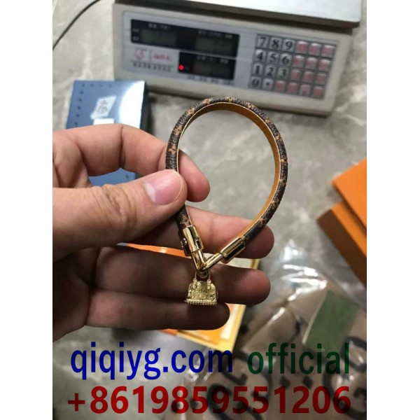 qiqiyg.com Официален Whatsapp:+8619859551206 Топ доставчик на модни дрехи, обувки, чанти, аксесоари на едро Най-добра цена Qiqi-801